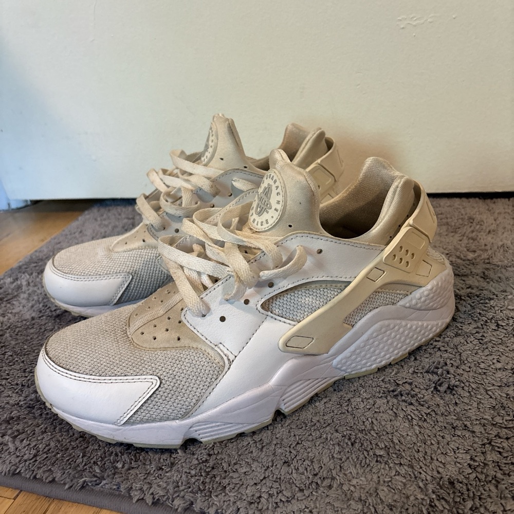 huarache Nike Cream and White Sneakers